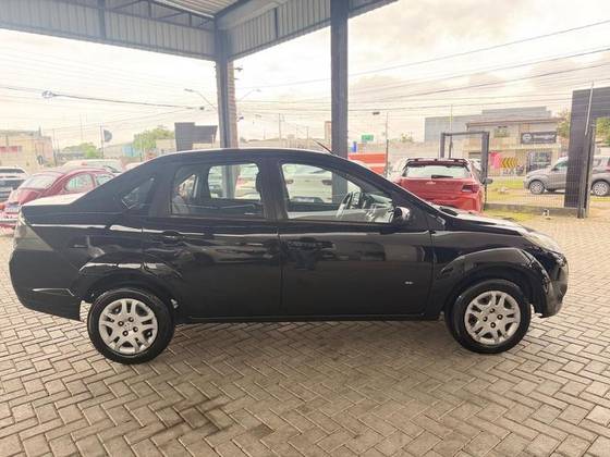 FORD FIESTA 1.6 ROCAM SE SEDAN 8V FLEX 4P MANUAL