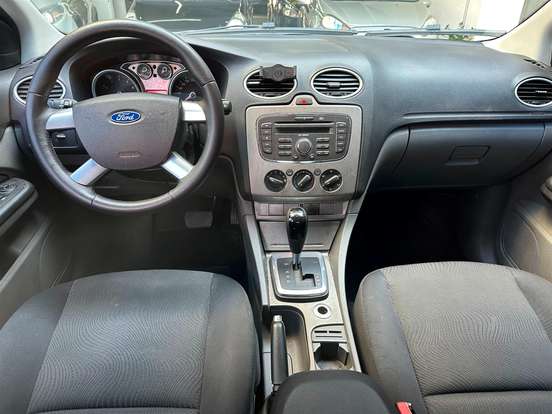 FORD-FOCUS-2010