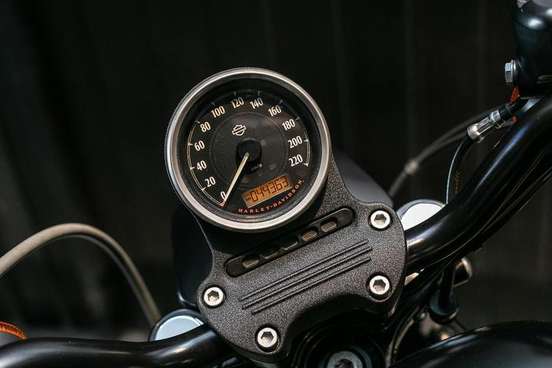 HARLEY-DAVIDSON-SPORTSTER IRON 883-2019