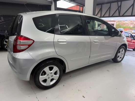 HONDA-FIT-2010