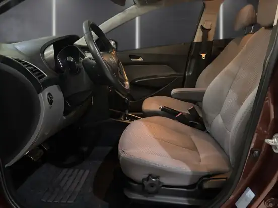 HYUNDAI-HB20X-1.6 16V PREMIUM FLEX 4P AUTOMÁTICO HYUNDAI-HB20X-2013