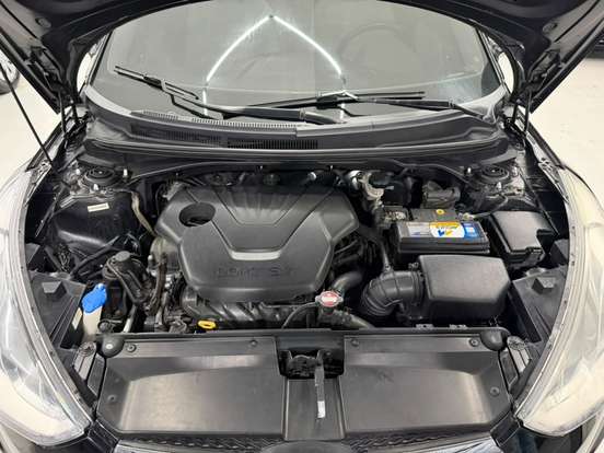 HYUNDAI-VELOSTER-2012