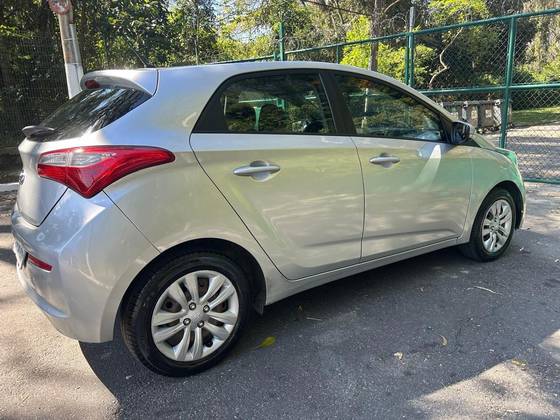 HYUNDAI HB20 1.0 COMFORT PLUS 12V FLEX 4P MANUAL