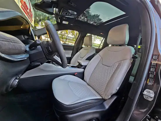 JEEP-COMMANDER-2023