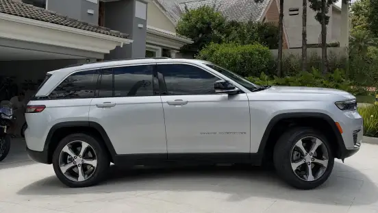 JEEP-GRAND CHEROKEE-2.0 TURBO HÍBRIDO 4XE AT8 JEEP-GRAND CHEROKEE-2023