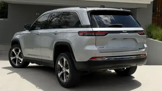 JEEP-GRAND CHEROKEE-2.0 TURBO HÍBRIDO 4XE AT8 JEEP-GRAND CHEROKEE-2023