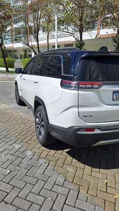 JEEP-COMMANDER-2023
