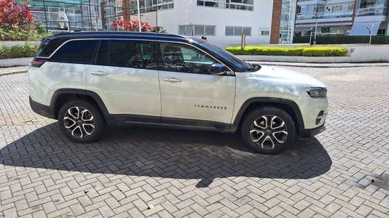 JEEP-COMMANDER-2023