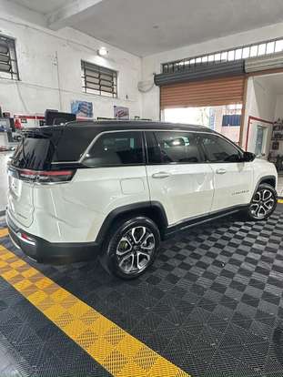 JEEP-COMMANDER-2023