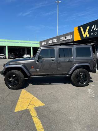 JEEP WRANGLER 3.6 UNLIMITED SPORT 4X4 V6 GASOLINA 4P AUTOMÁTICO