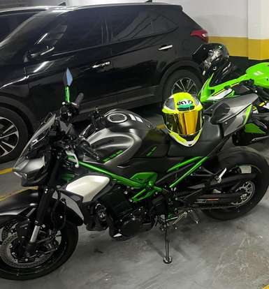 KAWASAKI-Z900-2025