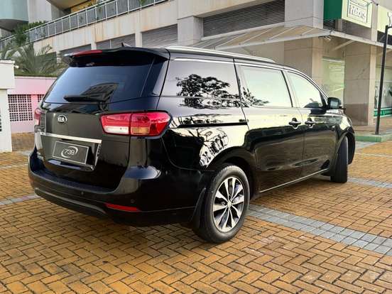 KIA-CARNIVAL-2017