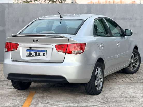 KIA-CERATO-2010
