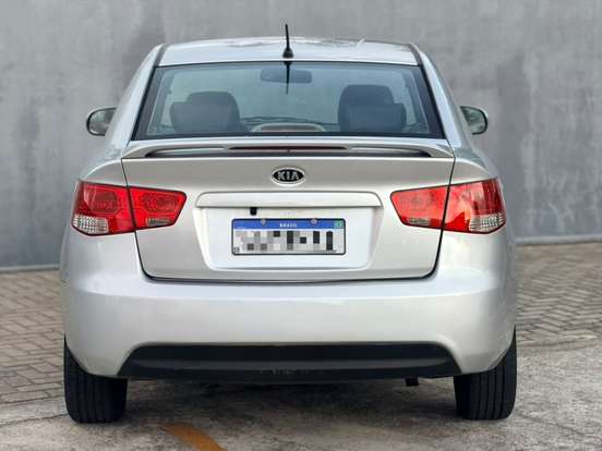 KIA-CERATO-1.6 EX2 SEDAN 16V GASOLINA 4P MANUAL KIA-CERATO-2010