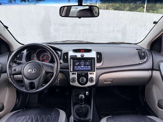 KIA-CERATO-1.6 EX2 SEDAN 16V GASOLINA 4P MANUAL KIA-CERATO-2010