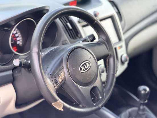 KIA-CERATO-1.6 EX2 SEDAN 16V GASOLINA 4P MANUAL KIA-CERATO-2010