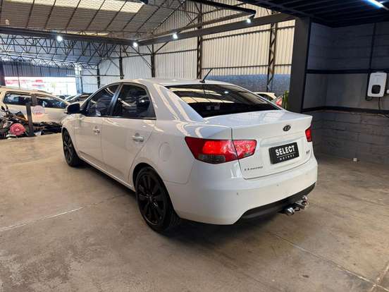 KIA-CERATO-1.6 SEDAN 16V GASOLINA 4P MANUAL KIA-CERATO-2010