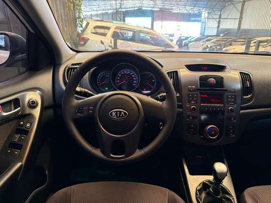 KIA-CERATO-1.6 SEDAN 16V GASOLINA 4P MANUAL KIA-CERATO-2010
