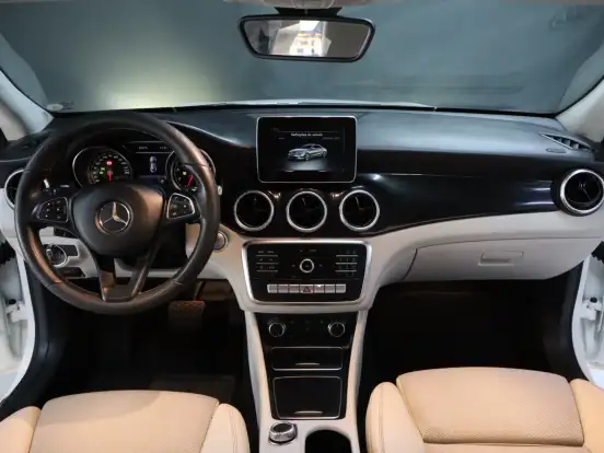 MERCEDES-BENZ-CLA 180-1.6 CGI GASOLINA 7G-DCT MERCEDES-BENZ-CLA 180-2018