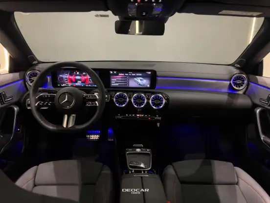 MERCEDES-BENZ-CLA 200-2025