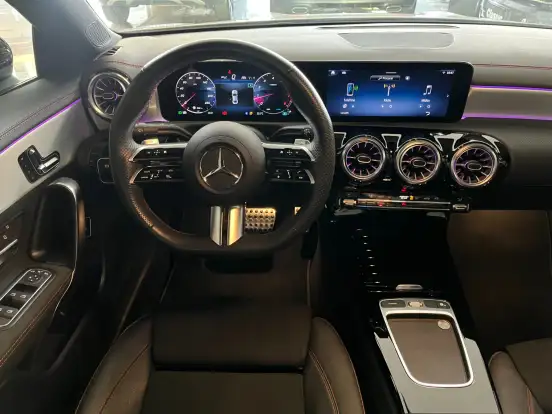MERCEDES-BENZ-CLA 200-2024