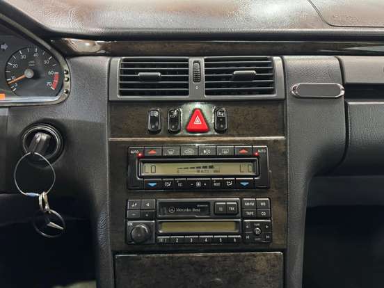 MERCEDES-BENZ-E 420-4.2 ELEGANCE V8 GASOLINA 4P AUTOMÁTICO MERCEDES-BENZ-E 420-1996