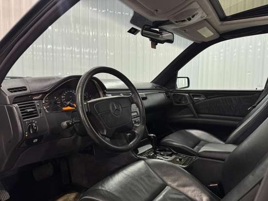 MERCEDES-BENZ-E 420-4.2 ELEGANCE V8 GASOLINA 4P AUTOMÁTICO MERCEDES-BENZ-E 420-1996