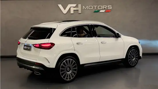 MERCEDES-BENZ-GLA 200-2024