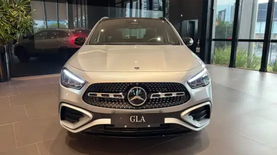 MERCEDES-BENZ-GLA 200-2026