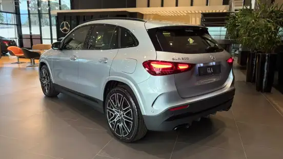 MERCEDES-BENZ-GLA 200-2026
