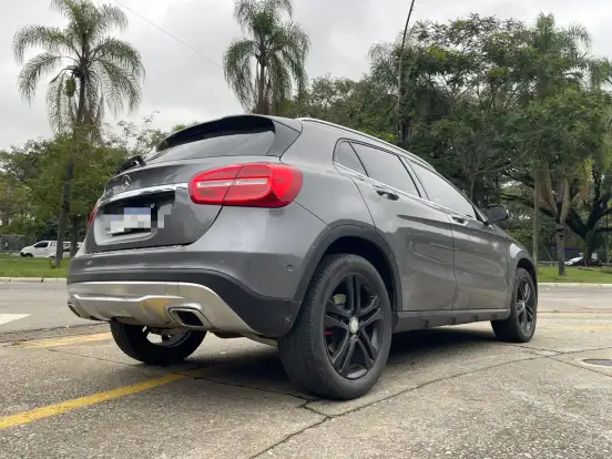 MERCEDES-BENZ-GLA 200-2017