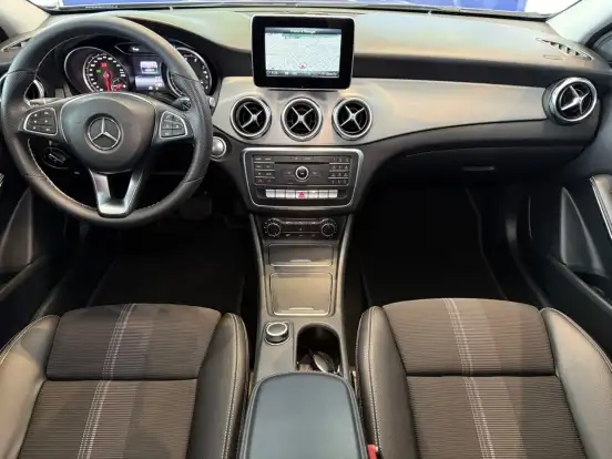 MERCEDES-BENZ-GLA 200-2018