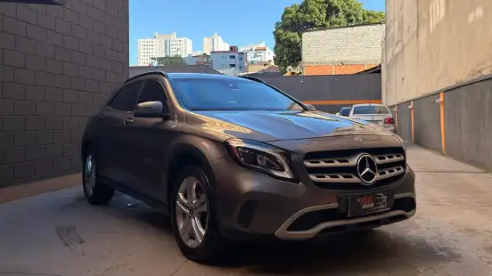 MERCEDES-BENZ-GLA 200-2019