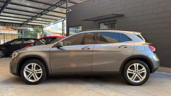 MERCEDES-BENZ-GLA 200-2019