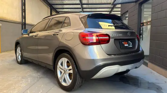 MERCEDES-BENZ-GLA 200-2019