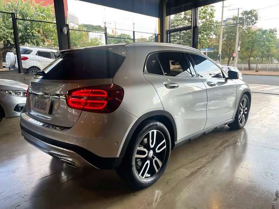 MERCEDES-BENZ-GLA 200-2015
