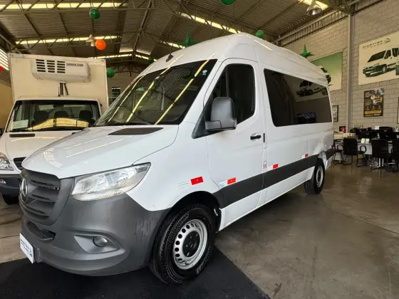 Mercedes-Benz Sprinter 2.0 CDI Diesel VAN 417 TA Longo 16L Manual