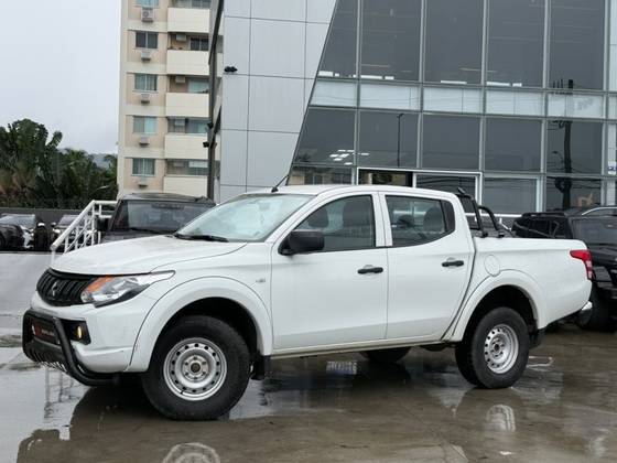 MITSUBISHI L200 TRITON 2.4 16V TURBO DIESEL GL CD 4X4 MANUAL