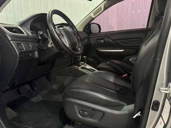 MITSUBISHI-L200 TRITON-2.4 16V TURBO DIESEL SPORT HPE CD 4P 4X4 AUTOMÁTICO MITSUBISHI-L200 TRITON-2023