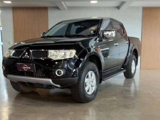MITSUBISHI-L200 TRITON-3.5 HPE 4X4 CD V6 24V FLEX 4P AUTOMÁTICO MITSUBISHI-L200 TRITON-2013
