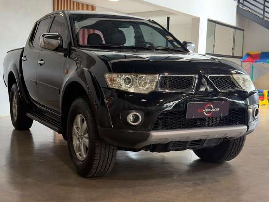 MITSUBISHI-L200 TRITON-3.5 HPE 4X4 CD V6 24V FLEX 4P AUTOMÁTICO MITSUBISHI-L200 TRITON-2013