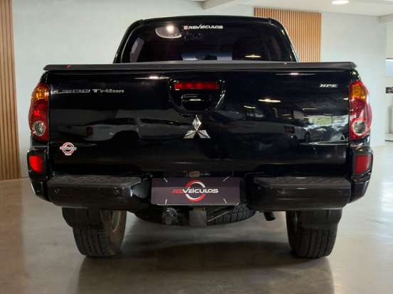 MITSUBISHI-L200 TRITON-3.5 HPE 4X4 CD V6 24V FLEX 4P AUTOMÁTICO MITSUBISHI-L200 TRITON-2013