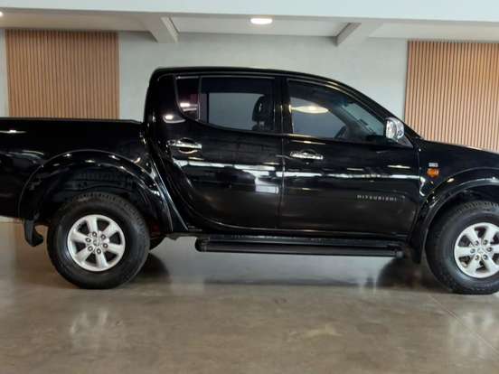 MITSUBISHI-L200 TRITON-3.5 HPE 4X4 CD V6 24V FLEX 4P AUTOMÁTICO MITSUBISHI-L200 TRITON-2013
