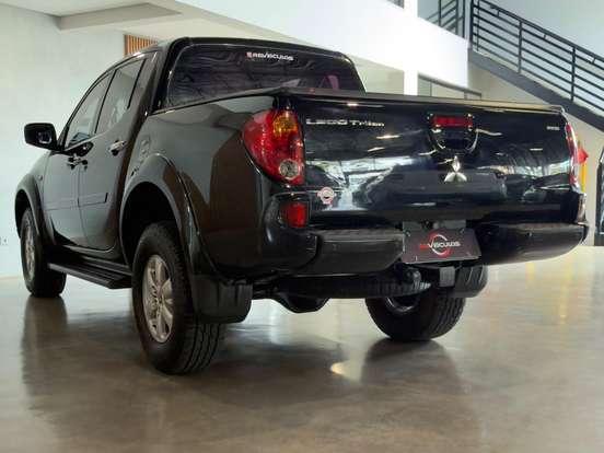 MITSUBISHI-L200 TRITON-3.5 HPE 4X4 CD V6 24V FLEX 4P AUTOMÁTICO MITSUBISHI-L200 TRITON-2013