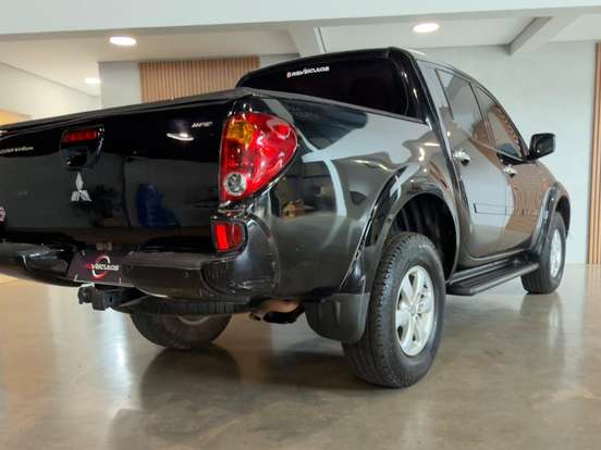 MITSUBISHI-L200 TRITON-3.5 HPE 4X4 CD V6 24V FLEX 4P AUTOMÁTICO MITSUBISHI-L200 TRITON-2013