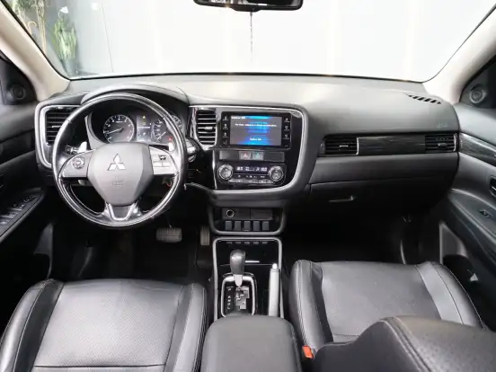 MITSUBISHI-OUTLANDER-2.0 16V GASOLINA 4P AUTOMÁTICO MITSUBISHI-OUTLANDER-2016