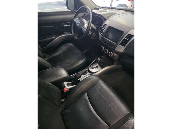 MITSUBISHI-OUTLANDER-2012