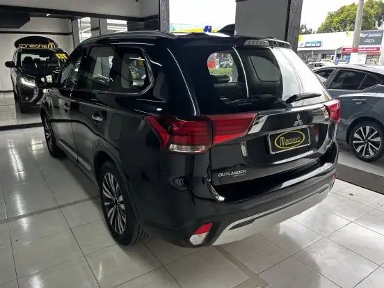 MITSUBISHI-OUTLANDER-3.0 MIVEC V6 GASOLINA HPE-S AWD AUTOMÁTICO MITSUBISHI-OUTLANDER-2018