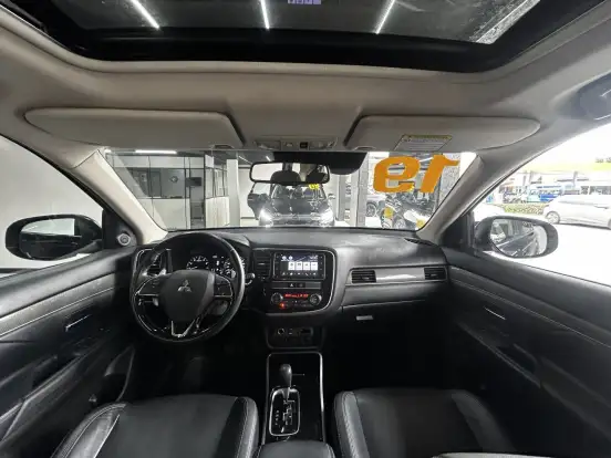 MITSUBISHI-OUTLANDER-2018