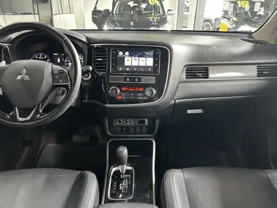 MITSUBISHI-OUTLANDER-3.0 MIVEC V6 GASOLINA HPE-S AWD AUTOMÁTICO MITSUBISHI-OUTLANDER-2018